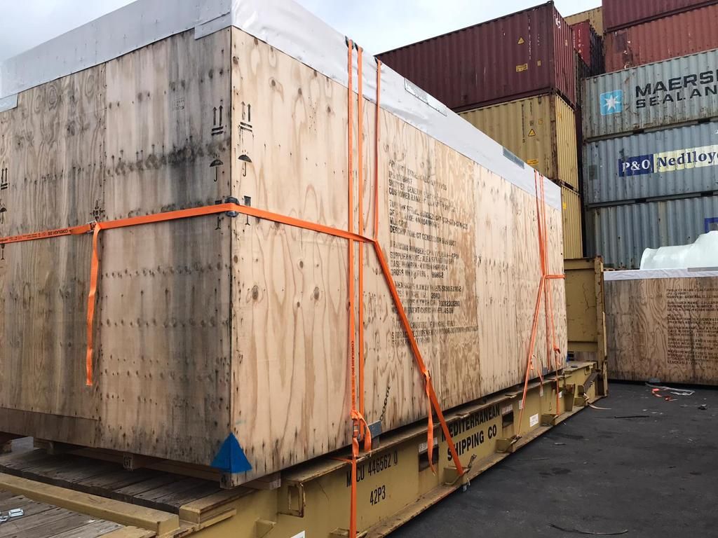 Casse industriali fuori sagoma caricate su flat rack LGV